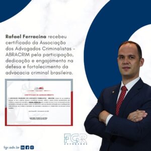 Rafael Ferracina recebe certificado da ABRACRIM